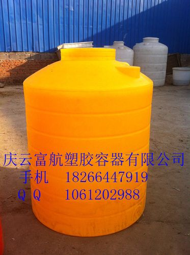 滚塑容器 2吨塑料储罐的优质选择与行业应用